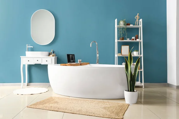 Interior Bathroom Bathtub Modern Laptop Mirror — Stock Photo, Image
