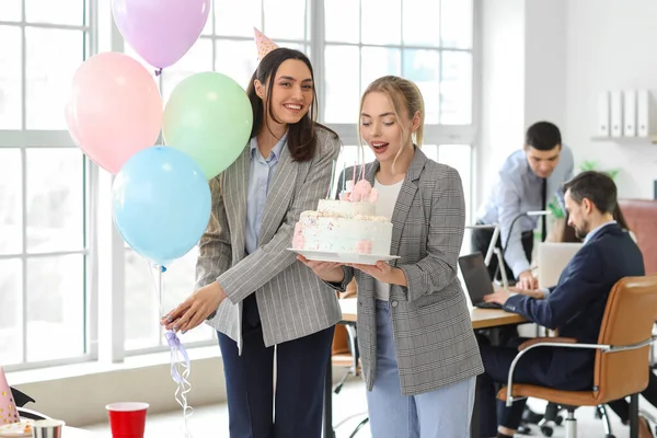 Female Colleagues Birthday Cake Party Office — Stock Photo, Image