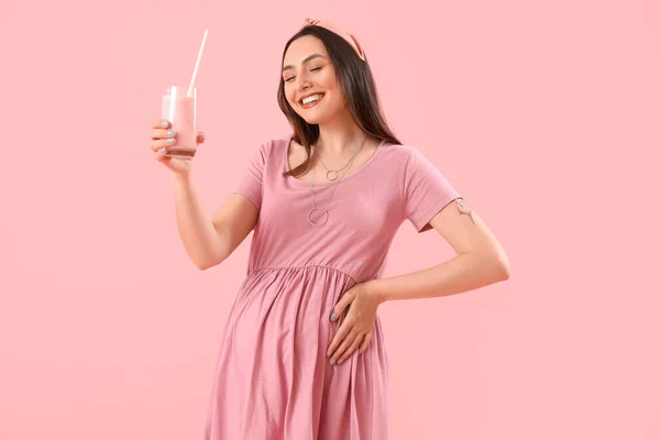 Young Pregnant Woman Glass Smoothie Pink Background — Stock Photo, Image