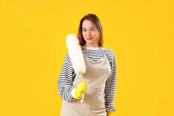 Young Woman Duster Yellow Background — Stock Photo, Image