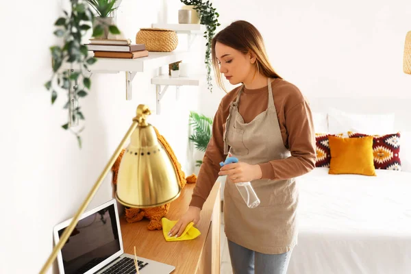 Young Woman Cleaning Table Bedroom — Stock Photo, Image