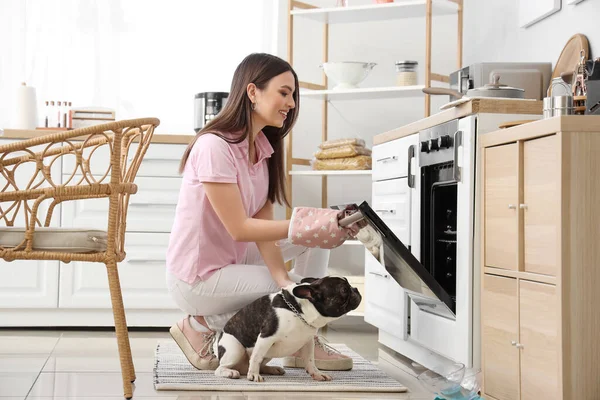 Young Woman Her Dog Opening Electric Oven Kitchen — Stock Photo, Image