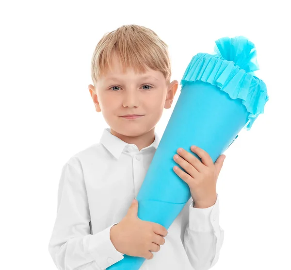 Kleine Jongen Met Blauwe School Kegel Geïsoleerd Witte Achtergrond — Stockfoto