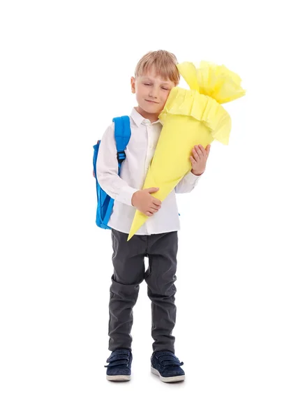 Kleine Jongen Met Rugzak Gele Schoolkegel Geïsoleerd Witte Achtergrond — Stockfoto