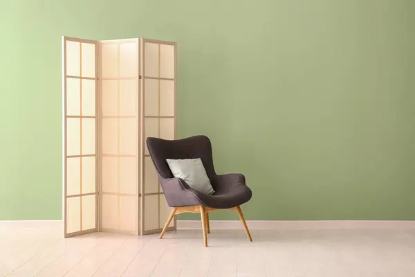 Folding Screen Black Armchair Pillow Green Wall — Stock Photo, Image