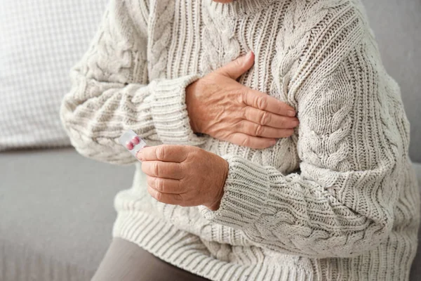 Elderly Woman Pills Having Heart Attack Home — Stock Photo, Image