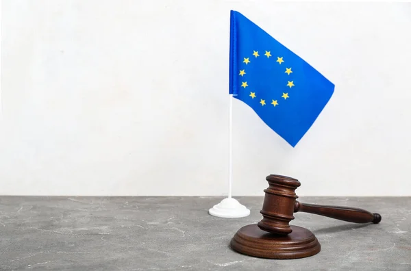 Domarnas Ordförandeklubba Och Europeiska Unionens Flagga Gråbordet — Stockfoto