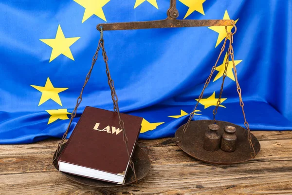 Libro Leyes Sobre Escalas Justicia Contra Bandera Unión Europea — Foto de Stock
