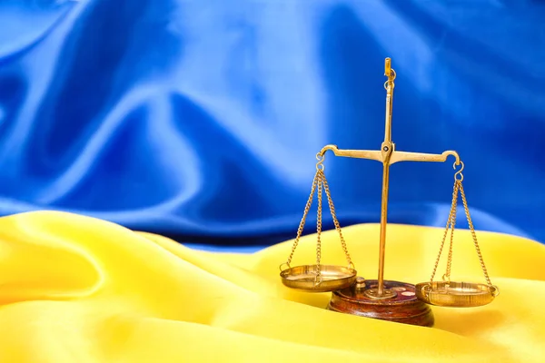 Весы Правосудия Флаге Украины — стоковое фото