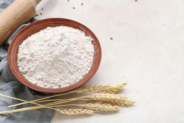 Bowl Wheat Flour Spikelets White Table Closeup — Stock Photo, Image