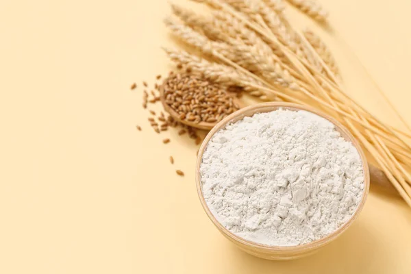 Bowl Wheat Flour Spikelets Yellow Background Closeup — Stock Photo, Image