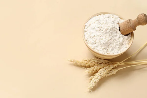 Bowl Wheat Flour Scoop Beige Background — Stock Photo, Image