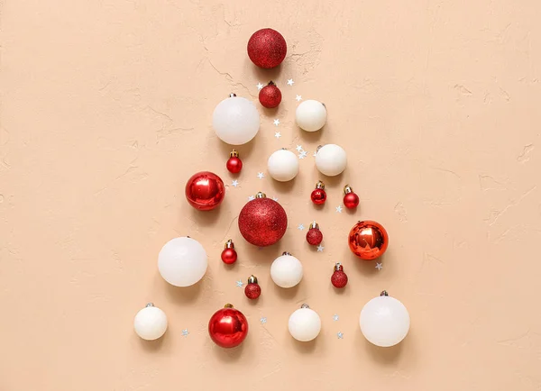 Albero Diverse Palle Natale Sfondo Beige — Foto Stock