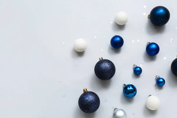 Beyaz Arka Planda Farklı Noel Topları — Stok fotoğraf