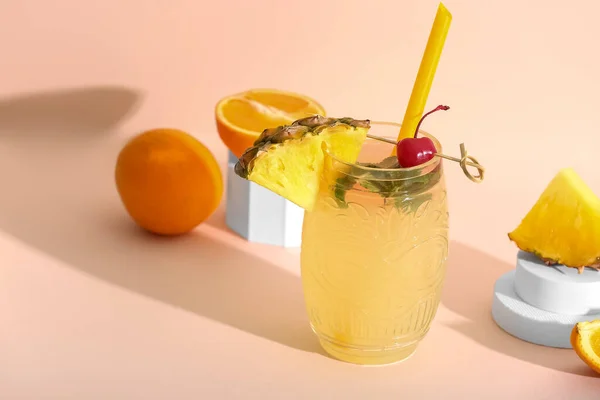 Glas Leckerer Mai Tai Cocktail Auf Hellem Hintergrund — Stockfoto