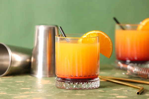 Verre Savoureux Cocktail Mai Tai Sur Fond Vert — Photo