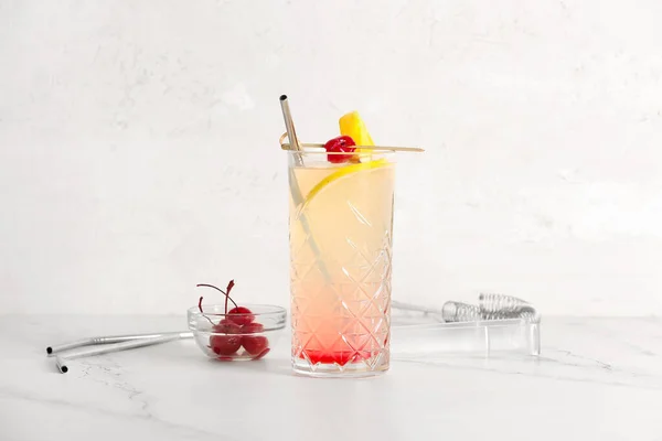 Ett Glas God Mai Tai Cocktail Bordet — Stockfoto