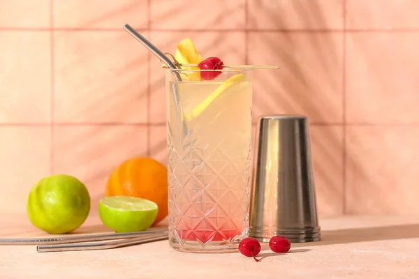 Bicchiere Gustoso Cocktail Mai Tai Sul Tavolo — Foto Stock