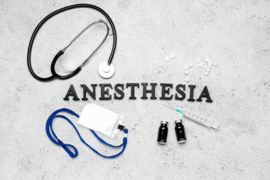 Grunge geçmişinde tıbbi malzemeler bulunan anestezi uzmanı.