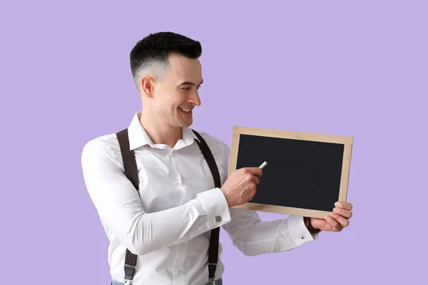 Male Teacher Chalkboard Lilac Background — Stock Photo, Image