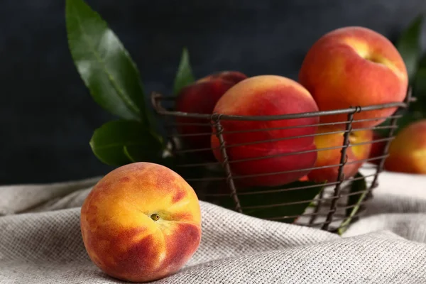 Basket Sweet Peaches Dark Background — Stock Photo, Image