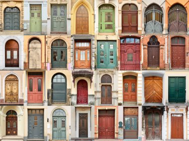 Güzel eski kapılardan oluşan büyük bir kolaj.