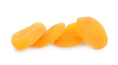 Beyaz arka planda lezzetli kuru kayısı