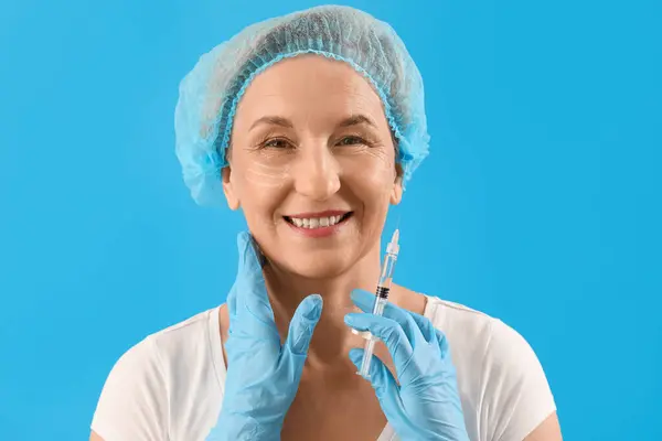 Mature Woman Beautician Hands Filler Injection Blue Background Closeup — Stock Photo, Image