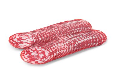 Beyaz arka planda lezzetli salam dilimleri