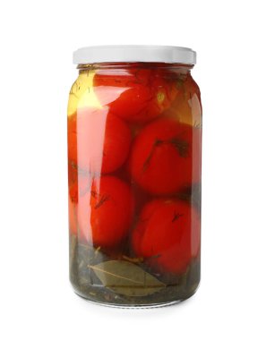 Beyaz zemin üzerine konserve domates kavanoz