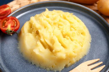 Domatesli patates püresi, yakın plan.