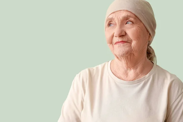stock image Senior woman after chemotherapy on green background