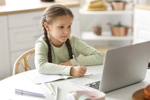 Little Girl Laptop Studying Computer Sciences Online Kitchen — Stock Photo, Image
