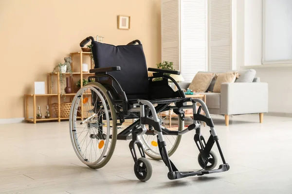 Modern Empty Wheelchair Living Room Beige Wall — Stock Photo, Image