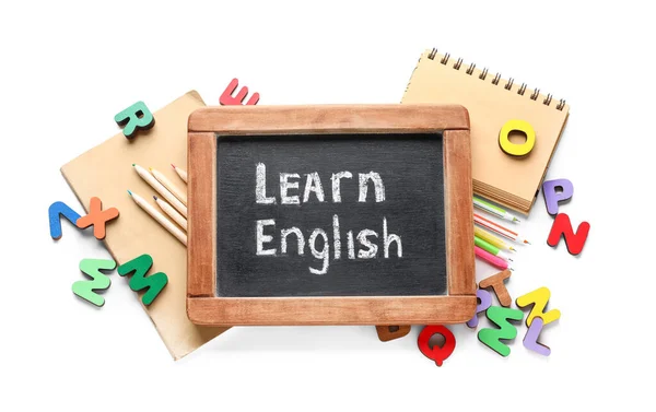 Papier Brieven Schoolbord Met Tekst Learn English Geïsoleerd Witte Achtergrond — Stockfoto