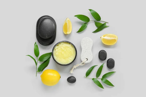 Bacia Esfoliação Corpo Limão Com Escova Massagem Pedras Spa Fundo — Fotografia de Stock
