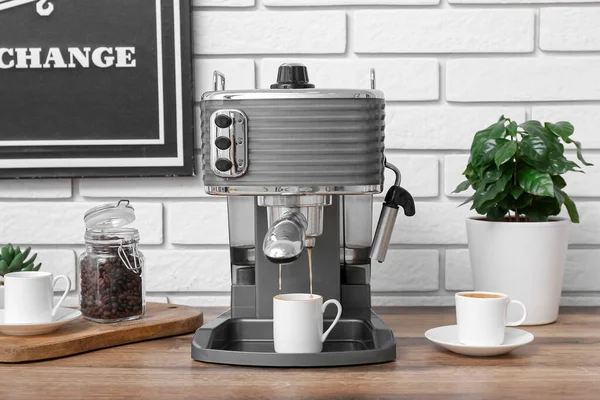 Modern Coffee Machine Cups Hot Espresso Table Kitchen — Stock Photo, Image