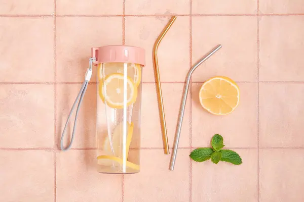 Sports Bottle Infused Water Lemon Mint Pink Tile Background — Stock Photo, Image