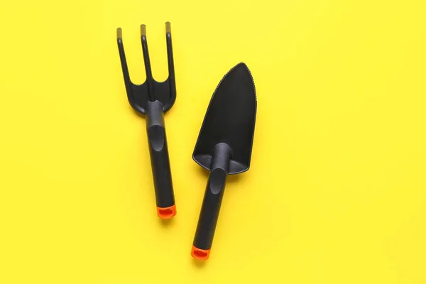 Gardening Rake Shovel Yellow Background — Stockfoto