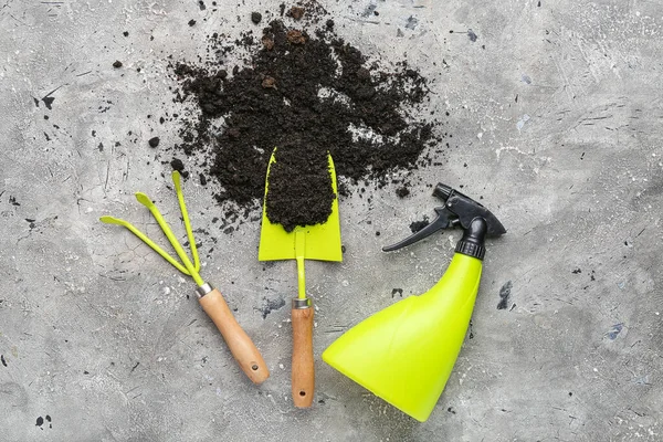 Gardening Tools Soil Grey Grunge Background — Stock Photo, Image