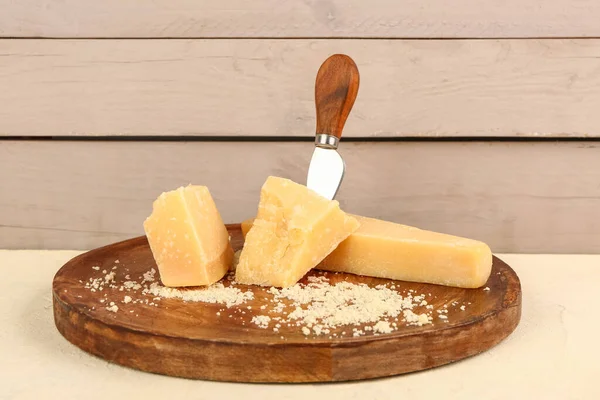 Plate Pieces Tasty Parmesan Cheese Table — Stock Photo, Image