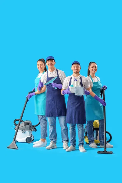 파란색 배경에 용품을 Janitors — 스톡 사진