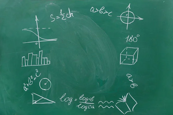Ramka Wykonana Różnych Rysowanych Figur Geometrycznych Wzorów Matematycznych Zielonej Tablicy — Zdjęcie stockowe