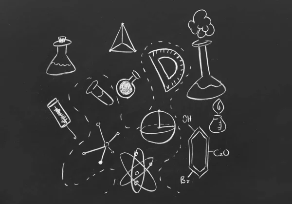 Különböző Rajzolt Fizikai Kémiai Szimbólumok Fekete Táblán — Stock Fotó