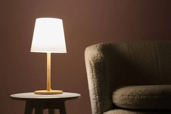 Glowing Lamp Wooden Table Sofa Dark Room — Stock Photo, Image