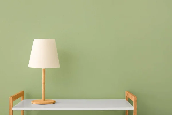 Table Lamp White Shelf Green Wall — Stock Photo, Image