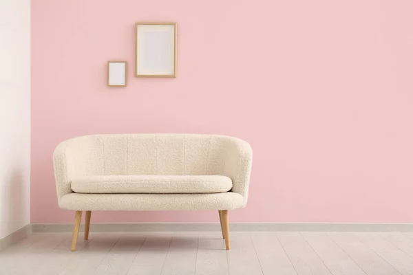 Cozy White Sofa Blank Frames Pink Wall — Stock Photo, Image