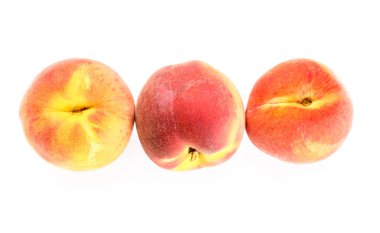 beyaz zemin üzerine tatlı şeftali