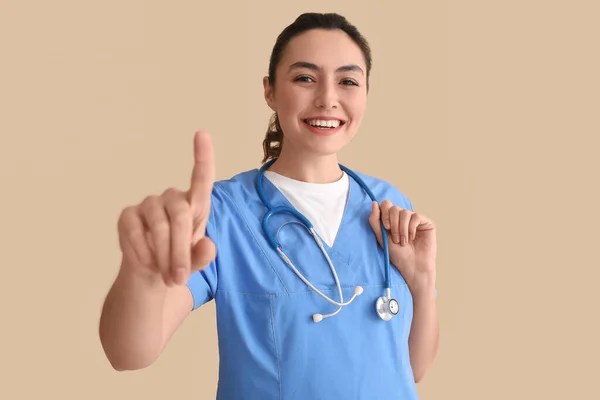 Female Medical Assistant Beige Background — Stockfoto