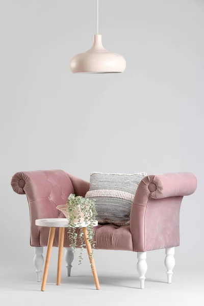 Cozy Pink Sofa Coffee Table Houseplant Grey Background — Stock Photo, Image